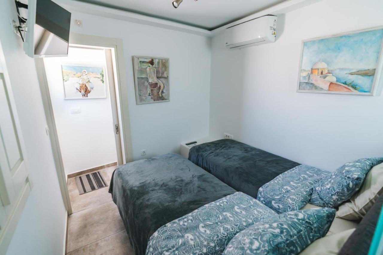 Lux House With Outdoor Jacuzzi And Sea View In Santorini Apartment Emporio  Bagian luar foto